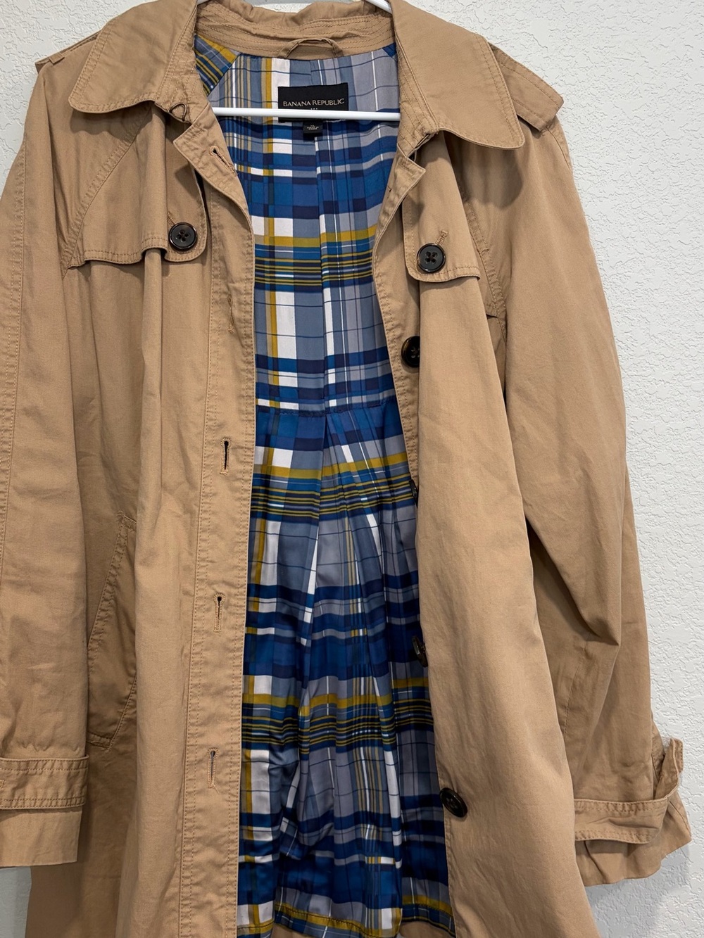 Banana Republic Light Tan Trench Jacket with Plaid Lining - Picture 3 of 6
